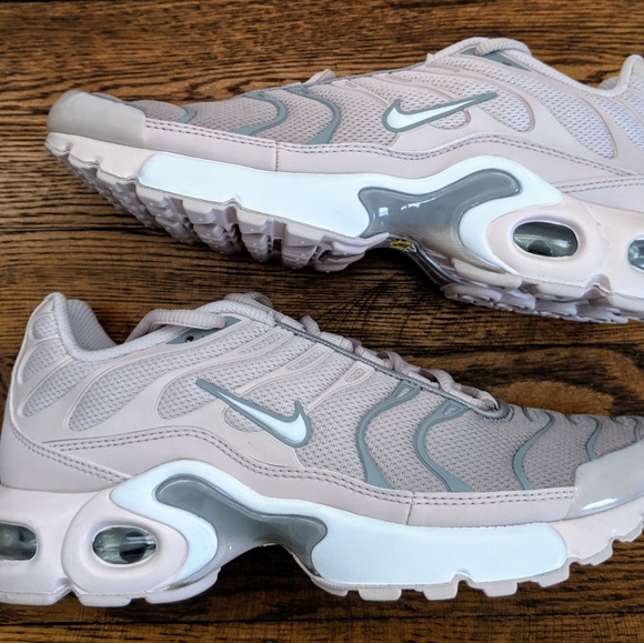 nike air max plus womens barely rose